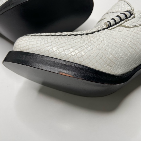RE/DONE + WEEJUNS The Winsome Heel Loafer in White Textured Leather - Picture 12 of 16